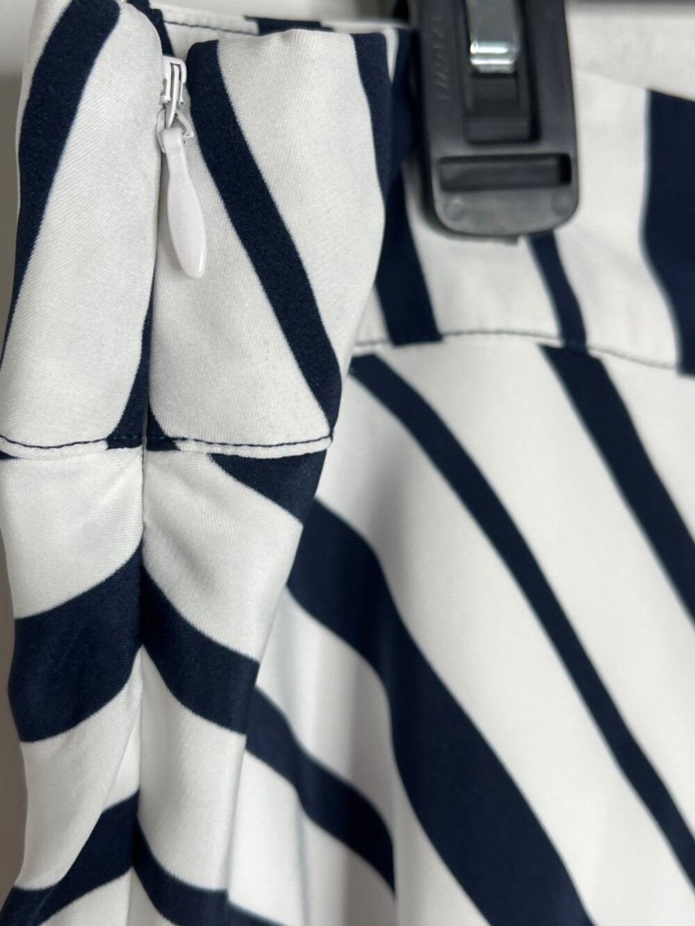 Lane Bryant Plus 22 Chevron Stripe Flare Skirt Navy White Side Zip - Picture 8 of 10